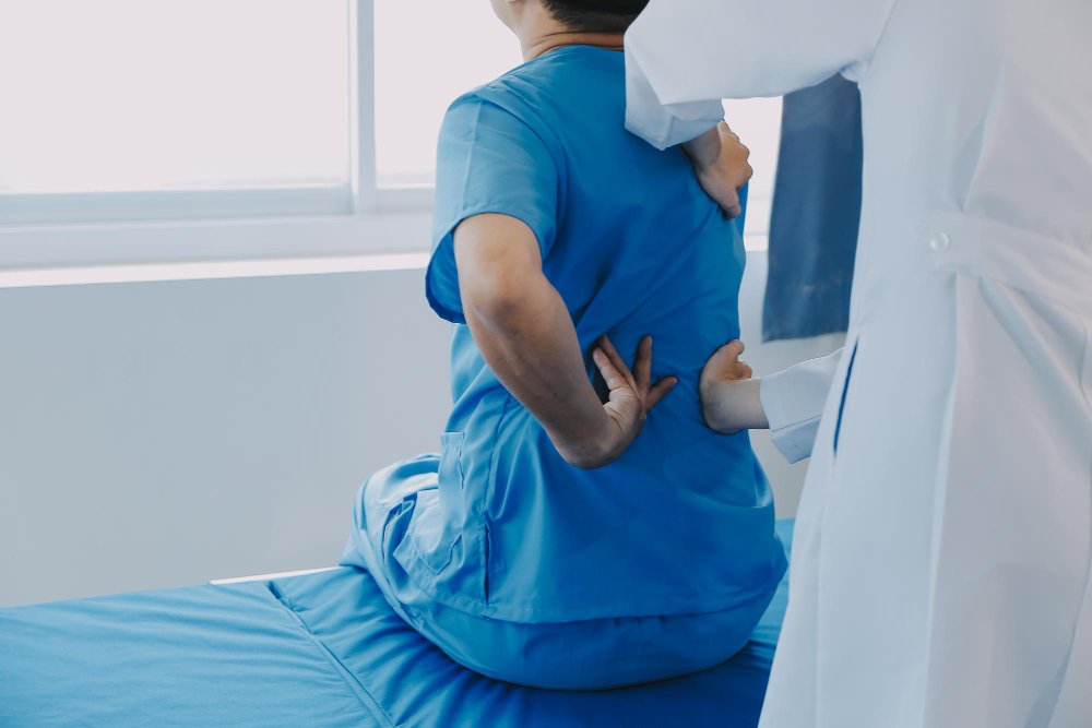 الرنين المغناطيسي أم السكانير لآلام الظهر والإنزلاق الغضروفي