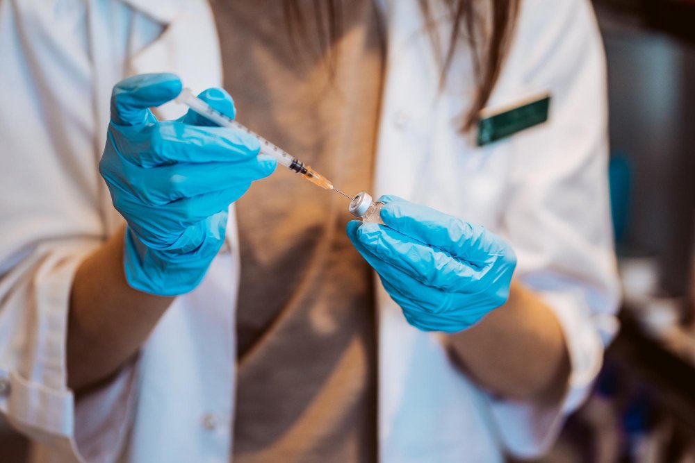 كيف تستعد لفحص السكانير مع حقن المادة الظليلة أو بدونها